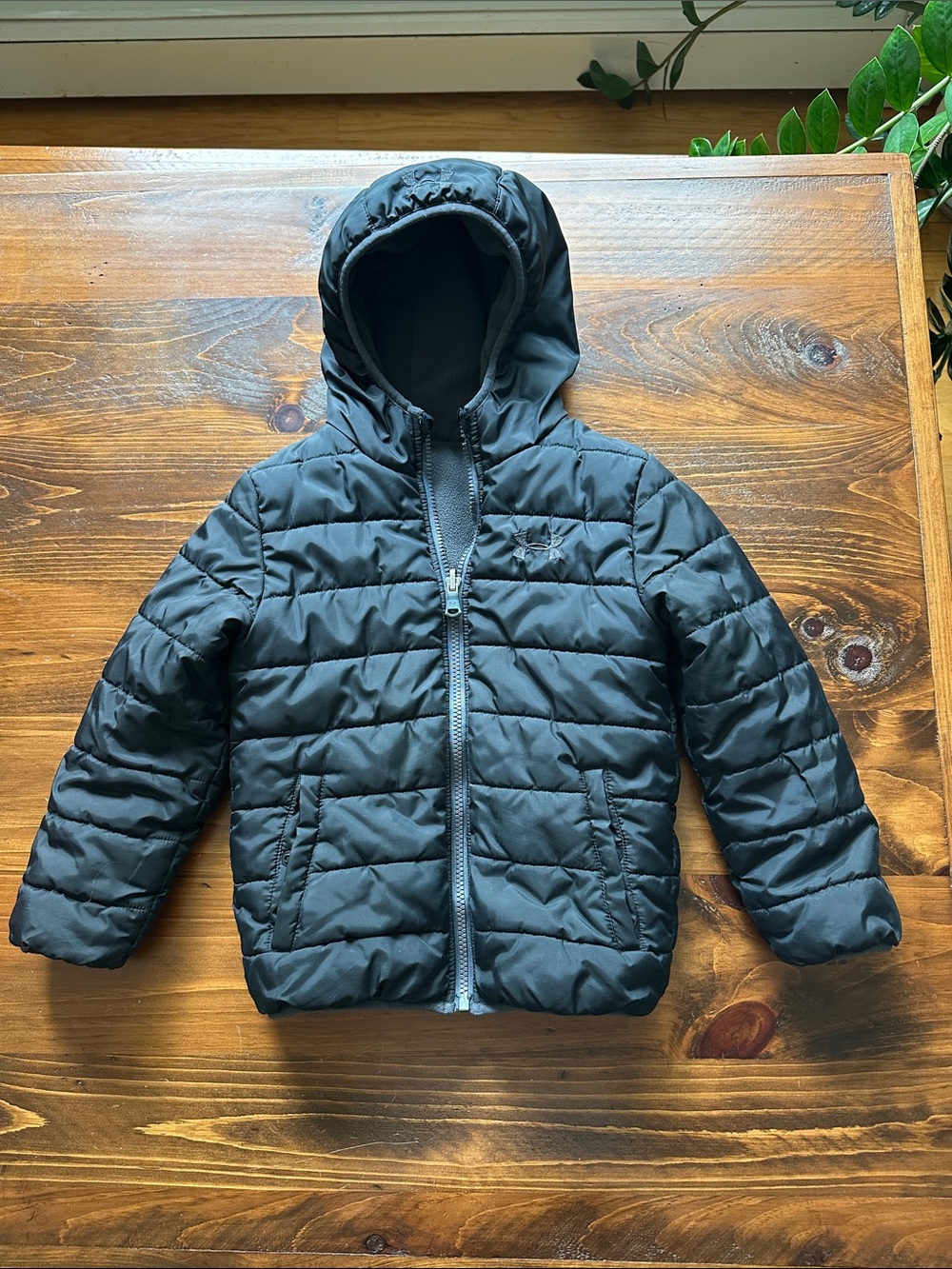 Kids Under Armour Black Hooded Puffer Jacket - Lightweight Warmth - size small